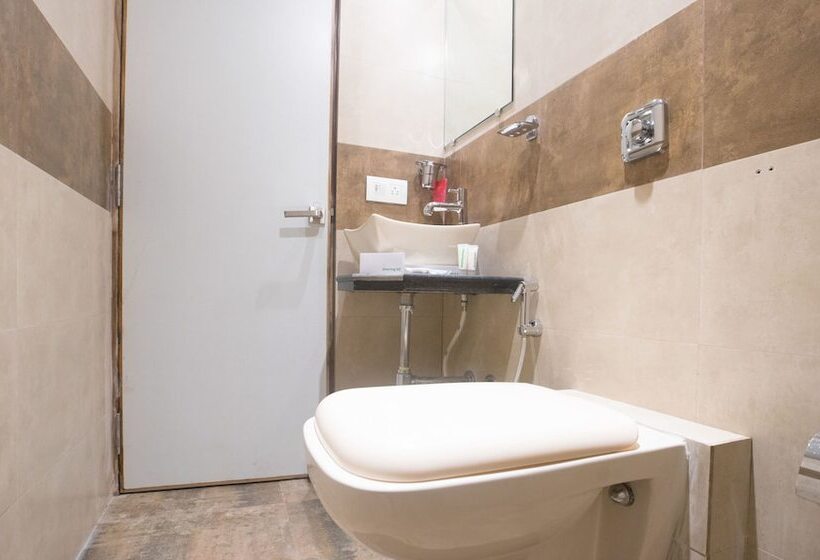 בית מלון כפרי Treebo Amber International