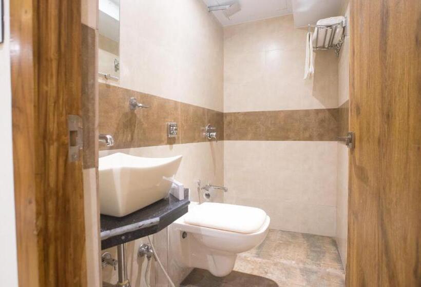 בית מלון כפרי Treebo Amber International