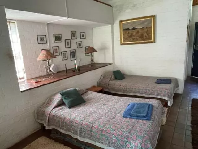 تختخواب و صبحانه Weaver Cottages