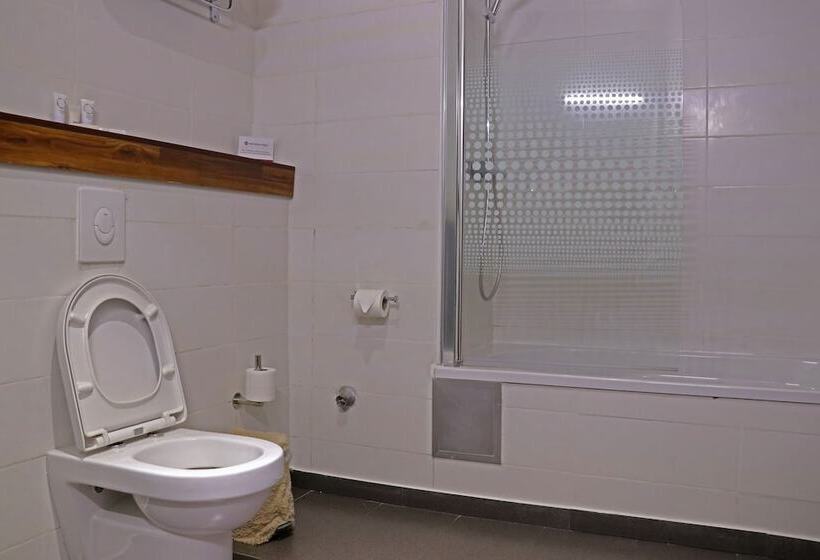 هتل Best Western Plus By Bayse Ltd