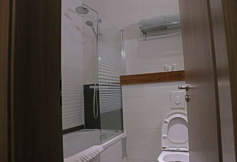 هتل Best Western Plus By Bayse Ltd