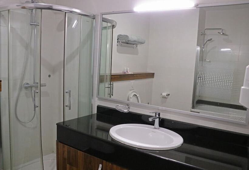 هتل Best Western Plus By Bayse Ltd