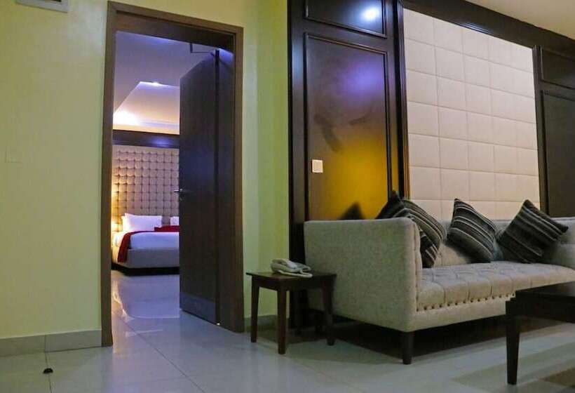 هتل Best Western Plus By Bayse Ltd