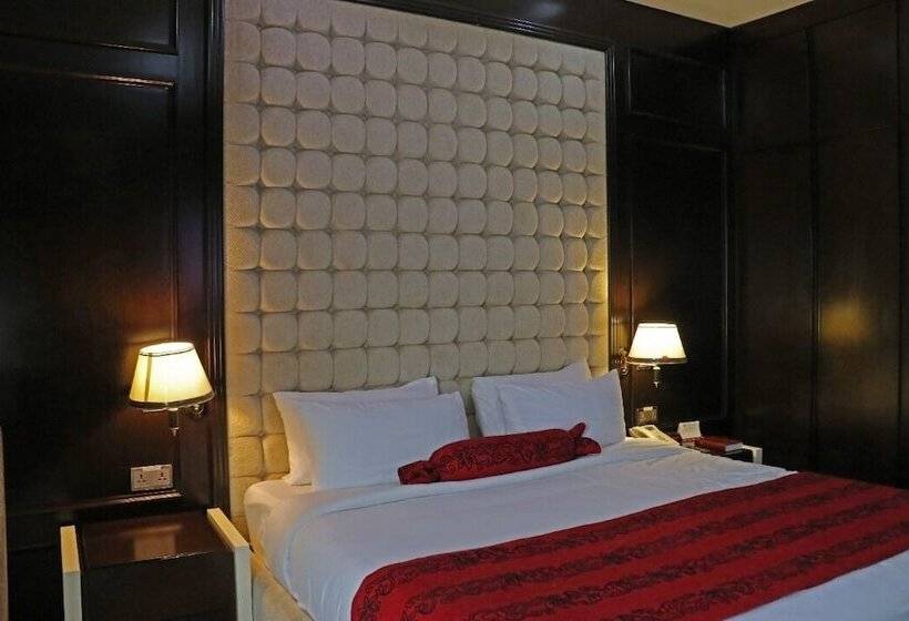 هتل Best Western Plus By Bayse Ltd