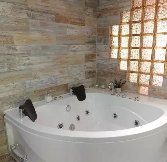 Hotelli Colonial Andino   Parque Principal De Pitalito