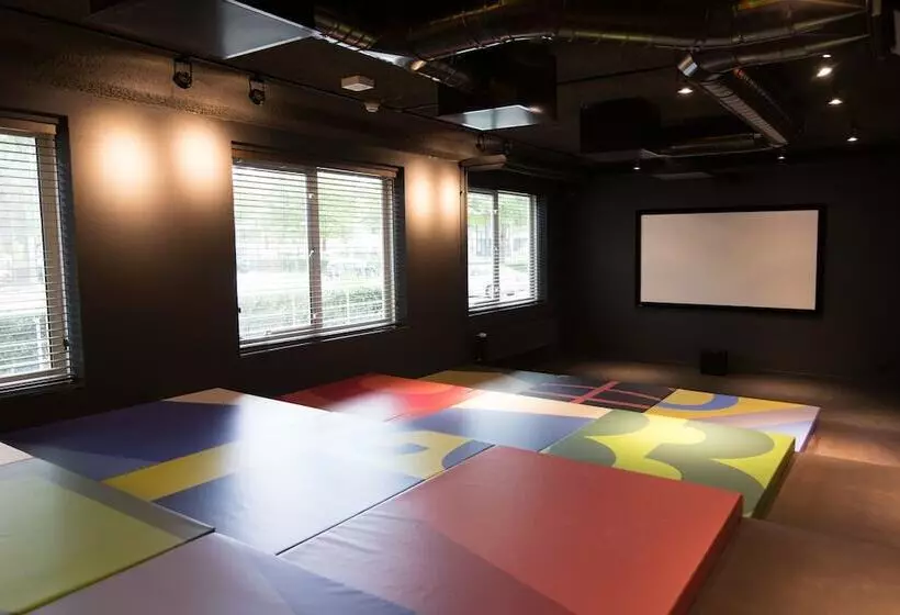 ユースホステル Via Amsterdam