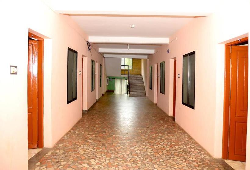 ホテル Oyo 6711 Geojo Residency