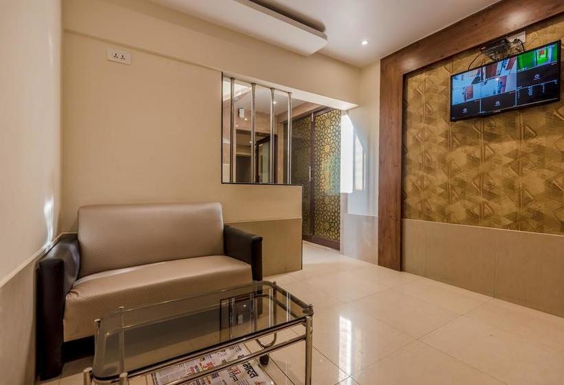 Oyo 8363 Hotel Royal Inn