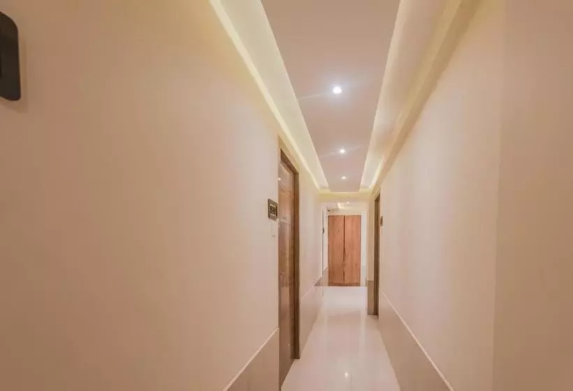 Oyo 8363 Hotel Royal Inn