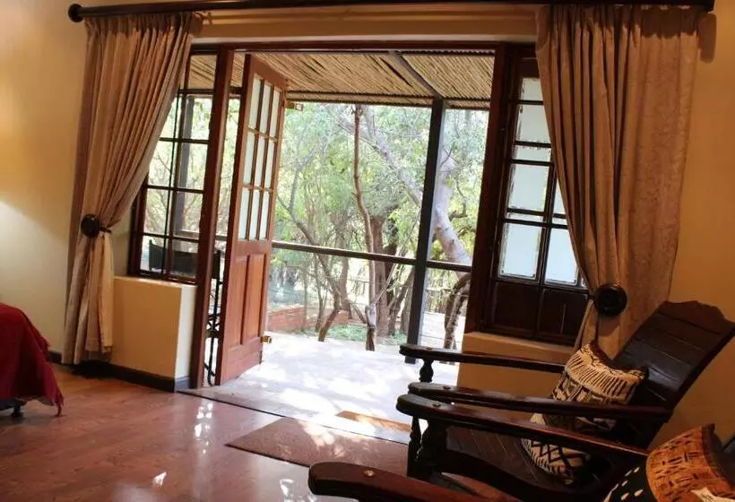 Tuskers Bush Lodge B&b