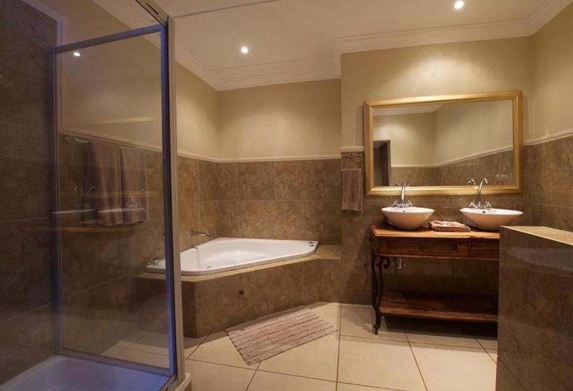 Tuskers Bush Lodge B&b