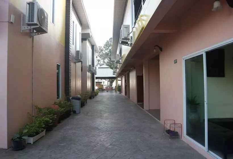 ホテル Anyavee Nam Mao Beach Resort