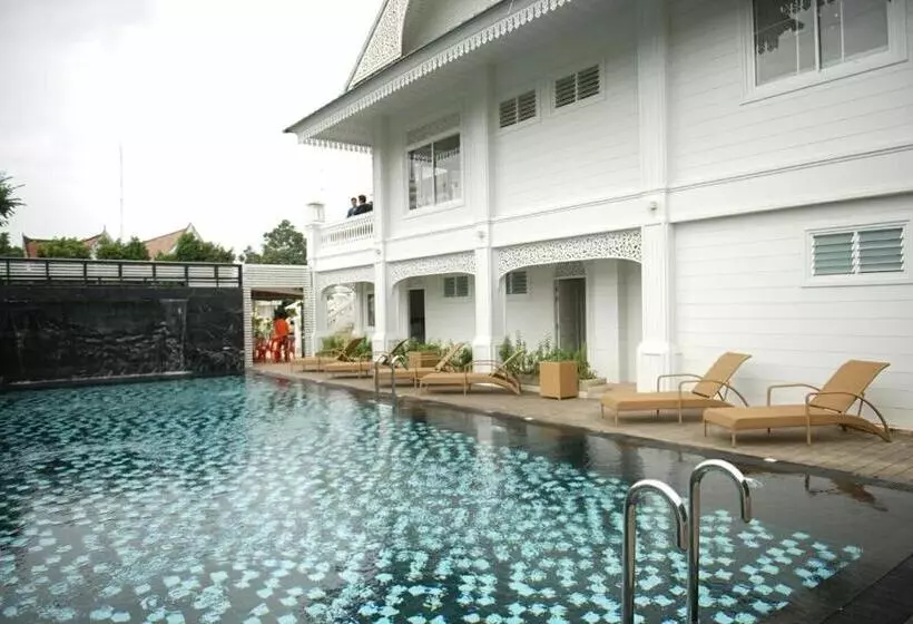 ホテル Nirvanan House