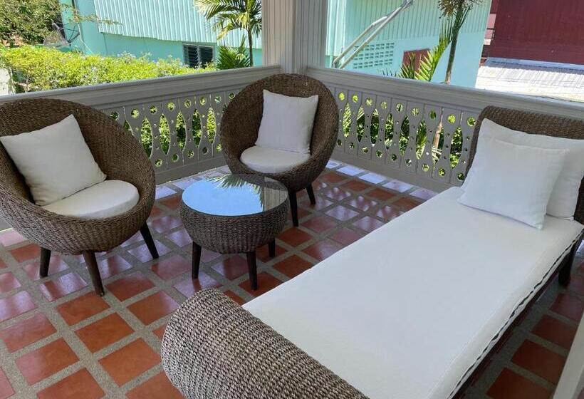 酒店 Nirvanan House