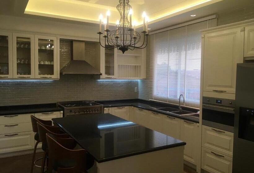 酒店 Nirvanan House