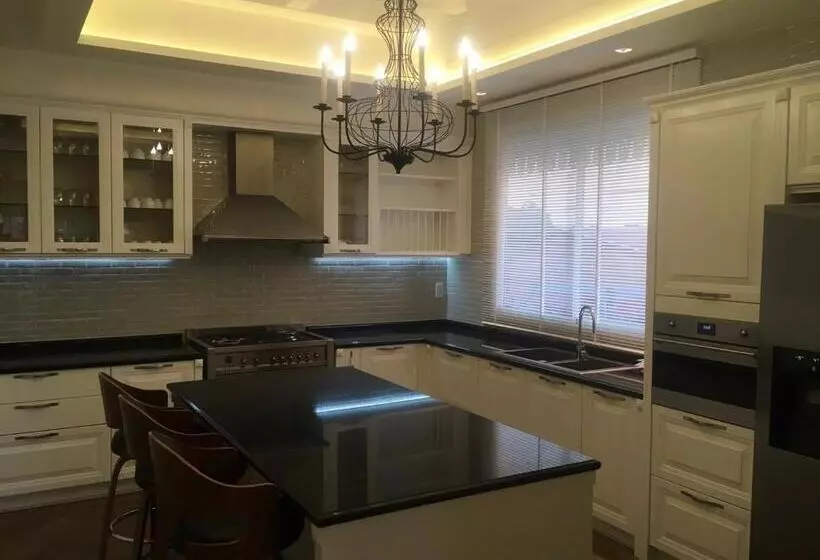 ホテル Nirvanan House