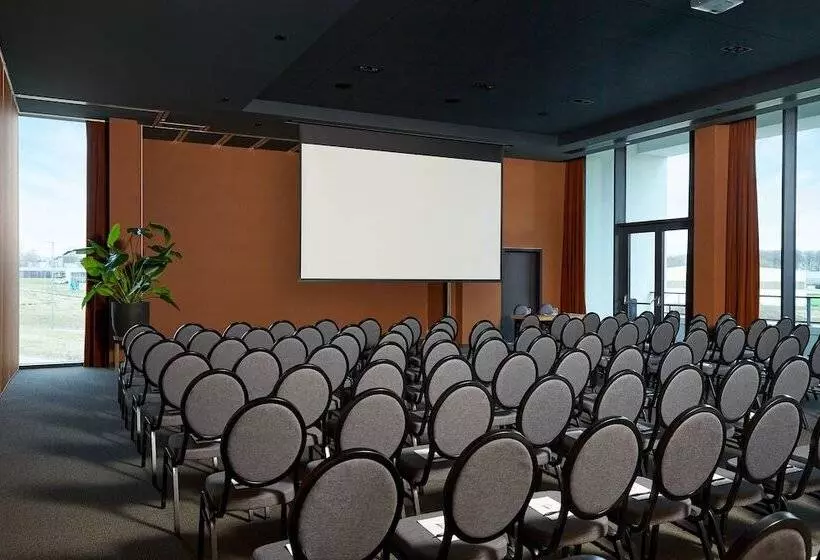 ホテル Van Der Valk  Luxembourgarlon