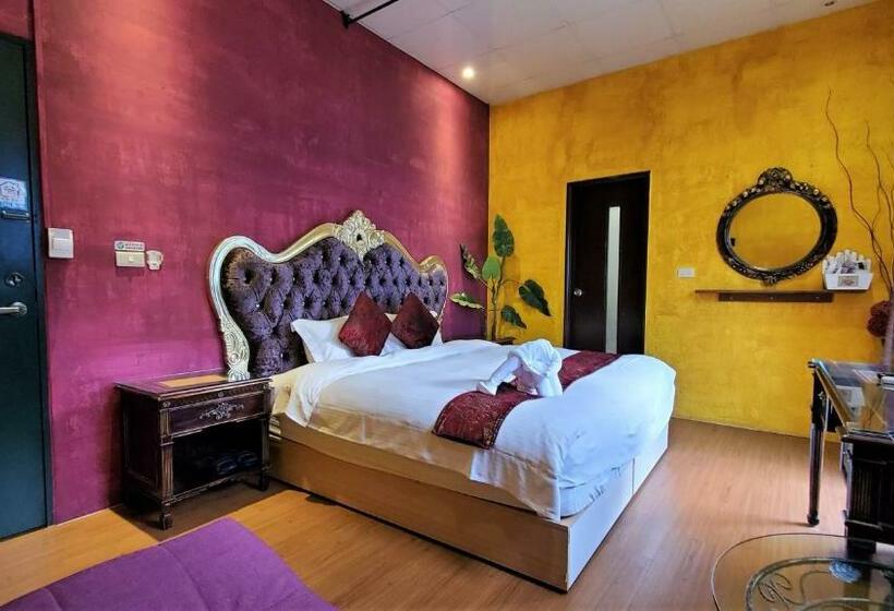 تختخواب و صبحانه Smile Fish