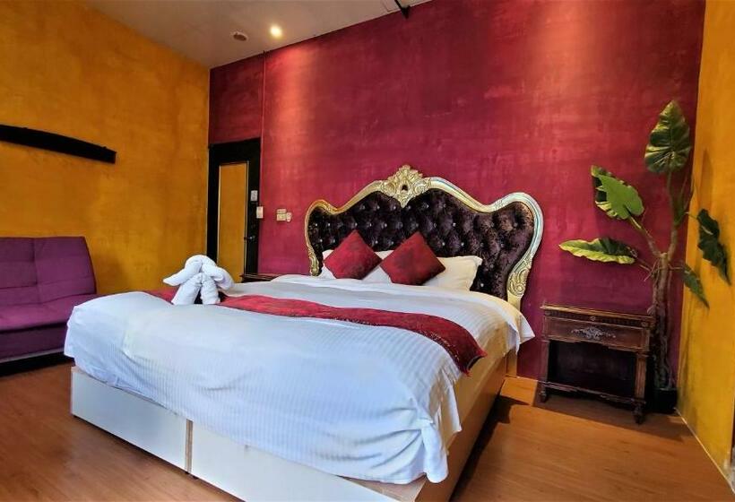 تختخواب و صبحانه Smile Fish