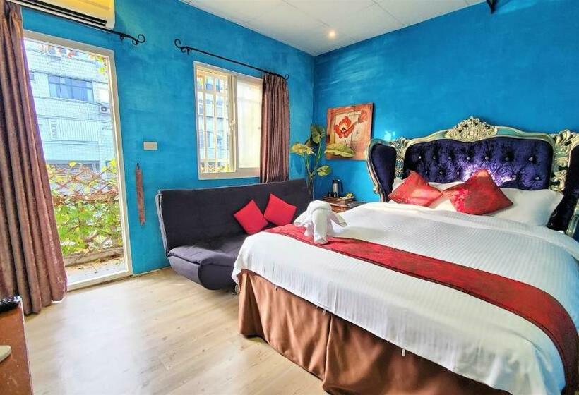 تختخواب و صبحانه Smile Fish