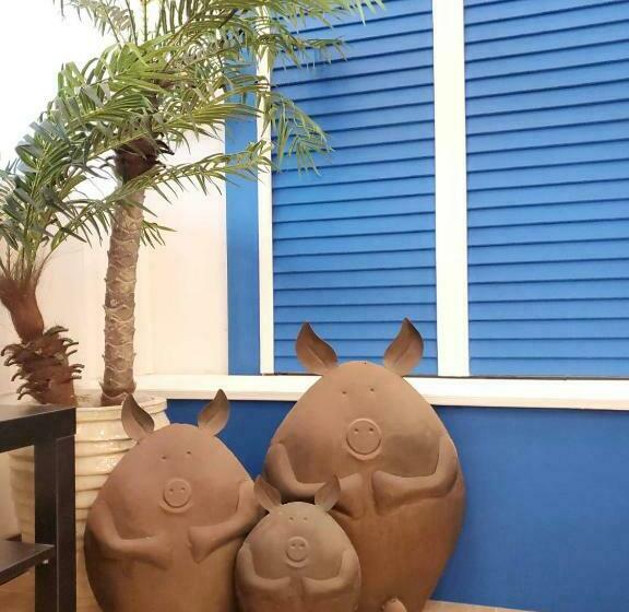 تختخواب و صبحانه Smile Fish