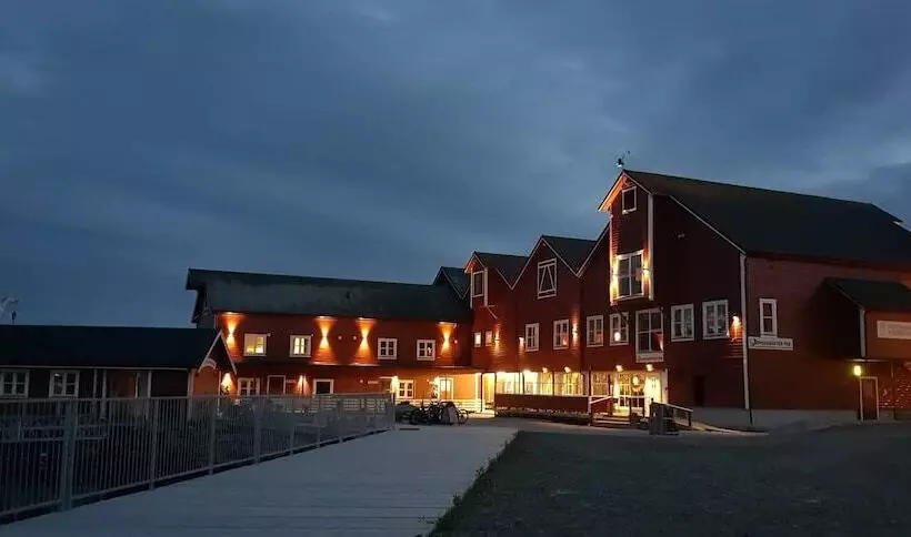 Hotelli Båtsfjord Brygge Arctic Resort