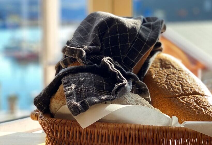 Hotel Båtsfjord Brygge   Arctic Resort