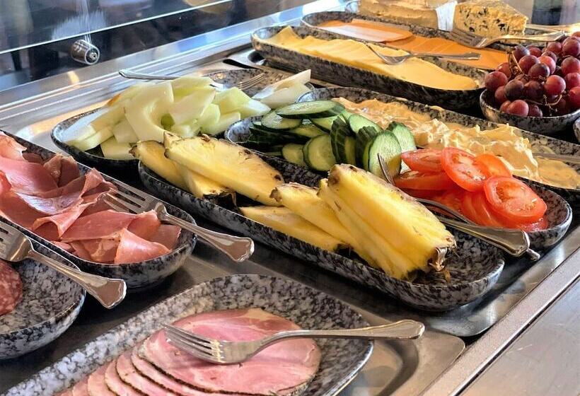 Hotel Båtsfjord Brygge   Arctic Resort