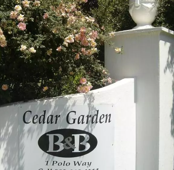 Aamiaismajoitus (B&B) Cedar Garden