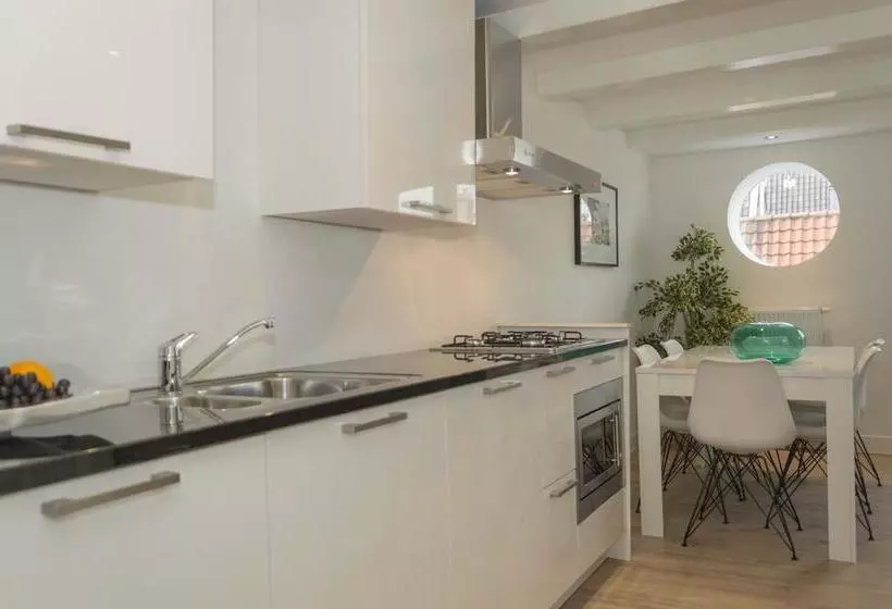 تختخواب و صبحانه Sailor Apartment
