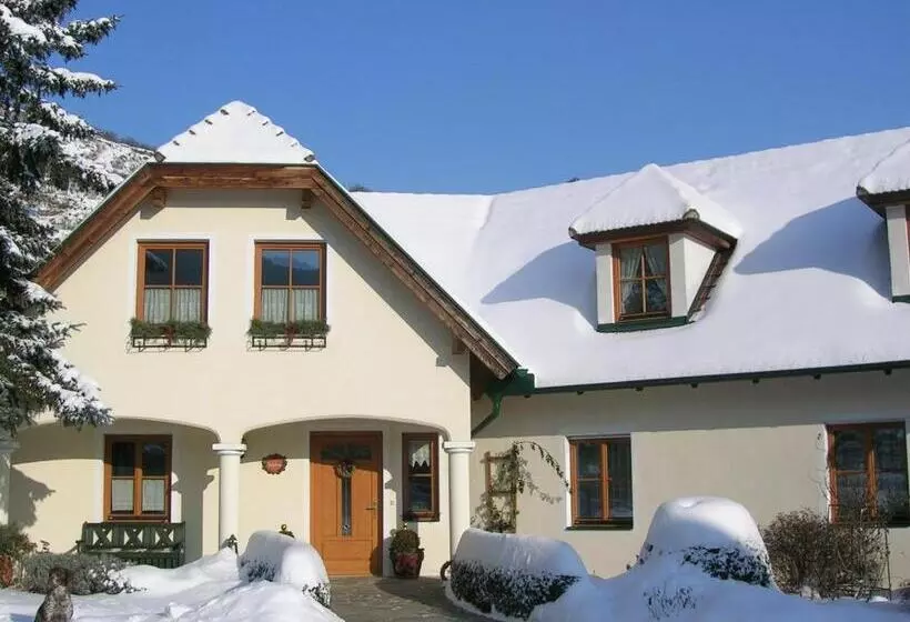 Aamiaismajoitus (B&B) Weinberghof Ilkerl Luf