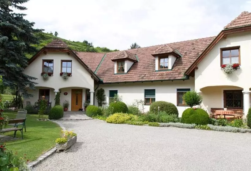 Aamiaismajoitus (B&B) Weinberghof Ilkerl Luf