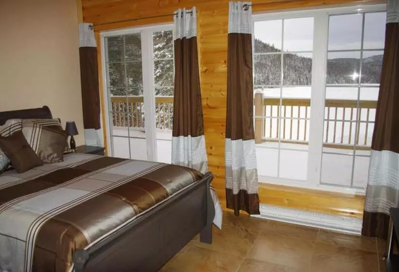 ホテル Auberge La Tanière