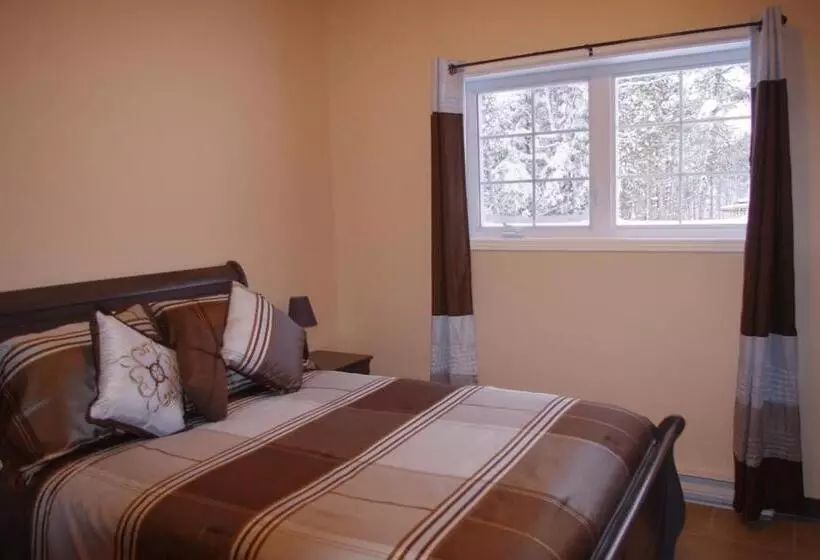 ホテル Auberge La Tanière