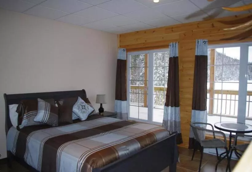 ホテル Auberge La Tanière