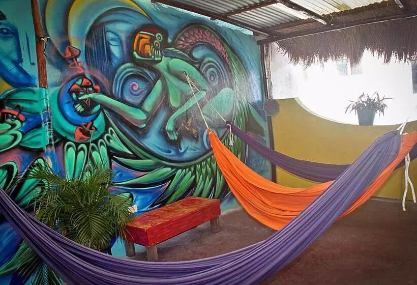 Tres Mundos Hostel