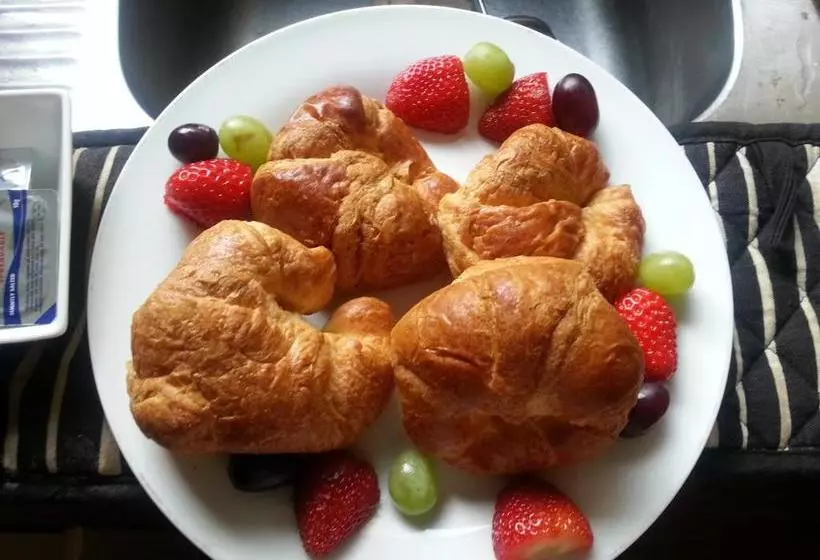 Aamiaismajoitus (B&B) The Albany Rooms Bexhill