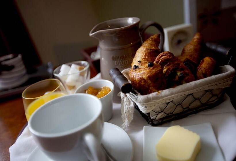 Отель L Alzire   Logis Auberge Culturelle