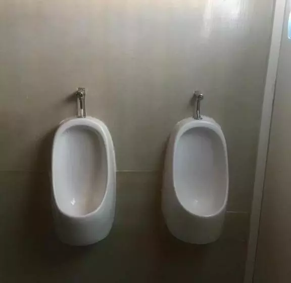 هاستل The Village Backpackers