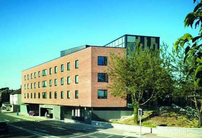 هاستل Yugo Explore   Broadstone Hall