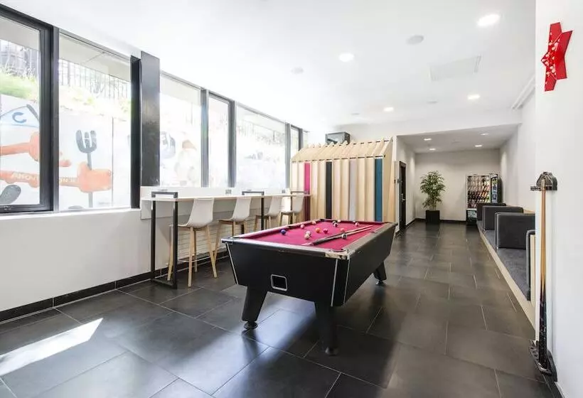 هاستل Yugo Explore   Broadstone Hall