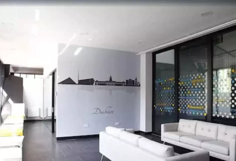 هاستل Yugo Explore   Broadstone Hall