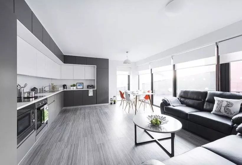 هاستل Yugo Explore   Broadstone Hall