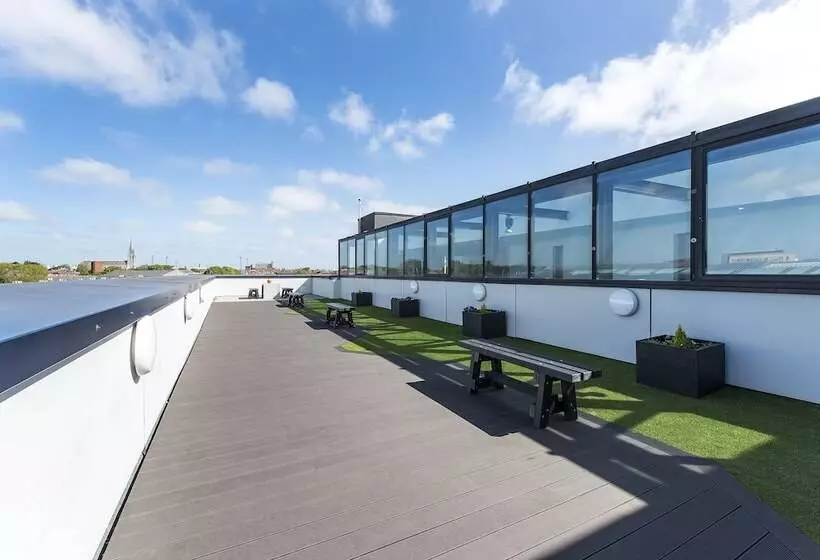 هاستل Yugo Explore   Broadstone Hall