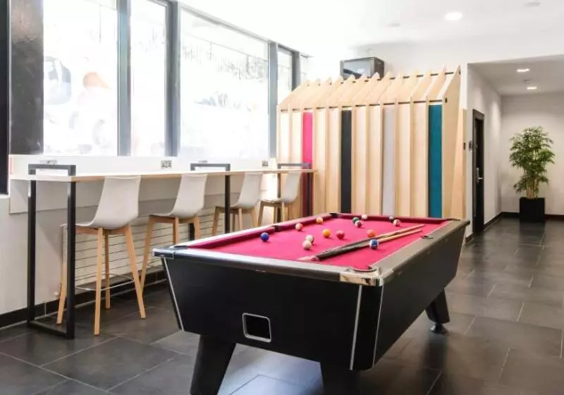 هاستل Yugo Explore   Broadstone Hall