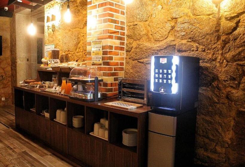 تختخواب و صبحانه Art'otel Barcelos