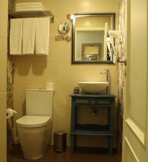 تختخواب و صبحانه Art'otel Barcelos