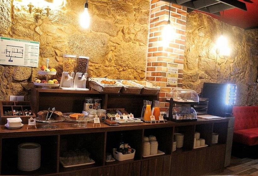 تختخواب و صبحانه Art'otel Barcelos