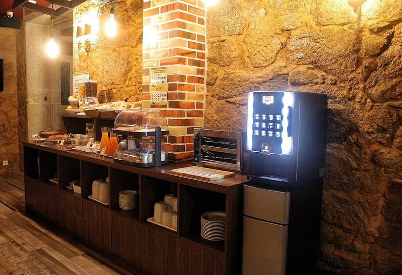 تختخواب و صبحانه Art'otel Barcelos