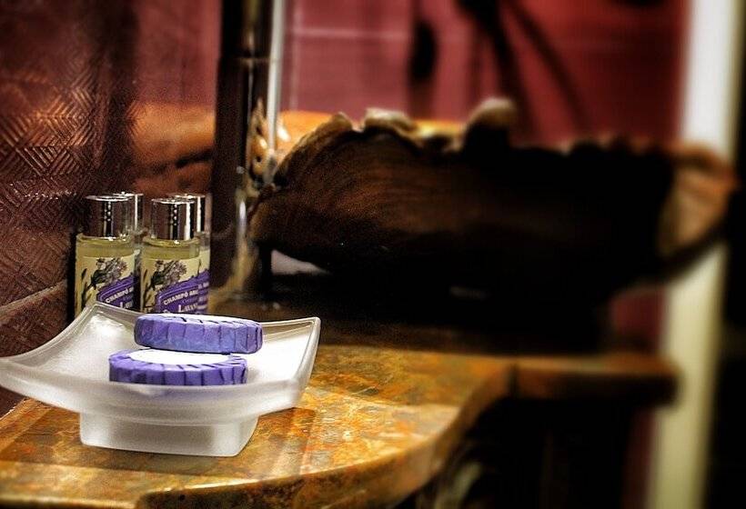 تختخواب و صبحانه Art'otel Barcelos